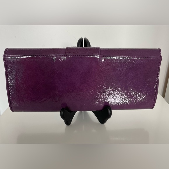 Vintage Clutch Purse with Silvertone Accessories - Picture 5 of 7